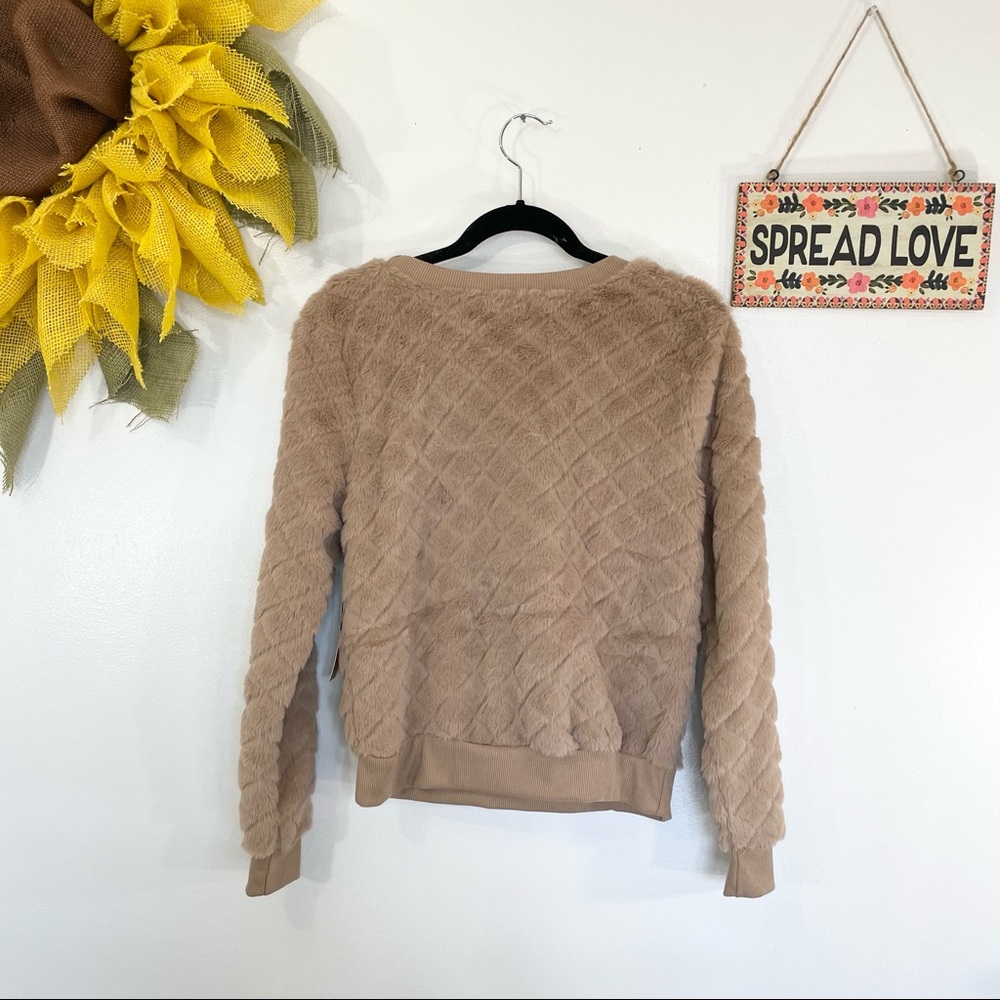 M cozy, soft, crewneck, tan, beige sweat sweater - Picture 7 of 10